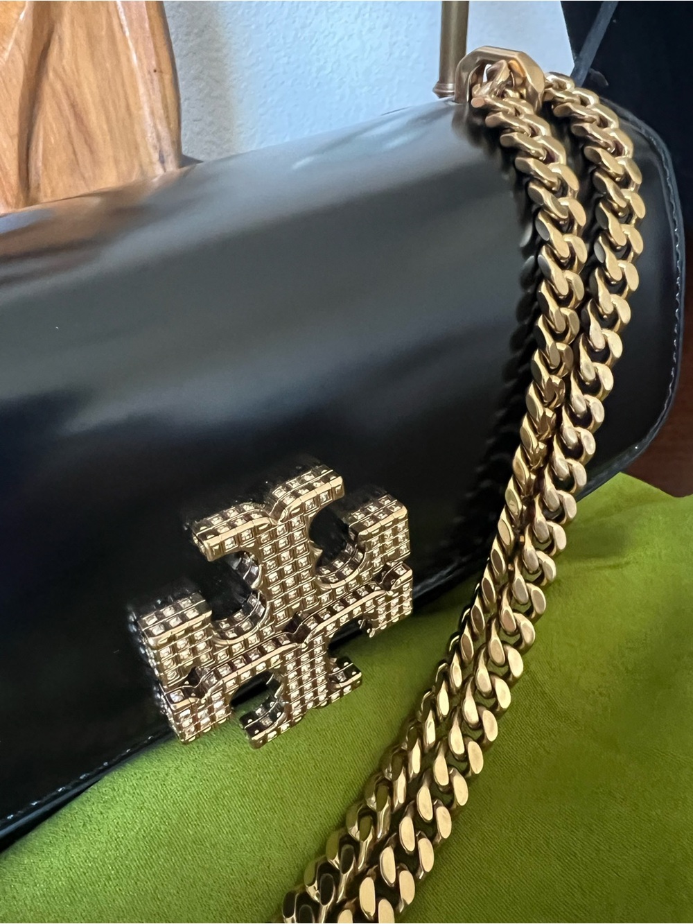 NWOT! Tory Burch Eleanor Cross Body Black Shoulder Bag with Gold Logo Chain